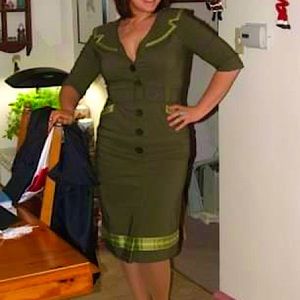 Vintage-style olive pencil dress with button closure, midi length & front pleat
